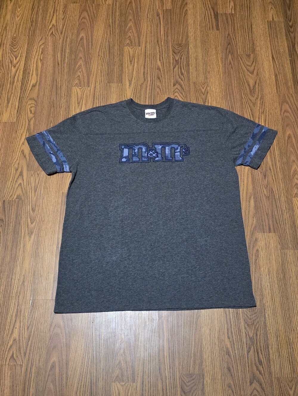 M&M’s World Mens XL Heathered Grey T-Shirt Embroidered Graphic Retro Y2K E96